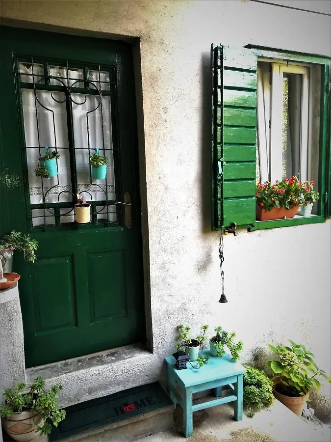 Dida Roko, Rustikalni Apartman S Terasom Kaštela Appartement