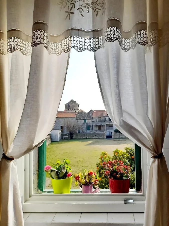 Dida Roko, Rustikalni Apartman S Terasom Kaštela
