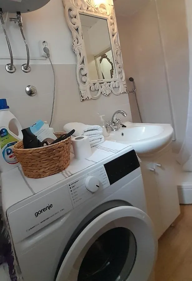 Dida Roko, Rustikalni Apartman S Terasom Kaštela 0*,
