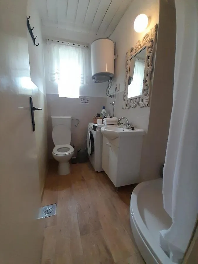 Dida Roko, Rustikalni Apartman S Terasom Kaštela