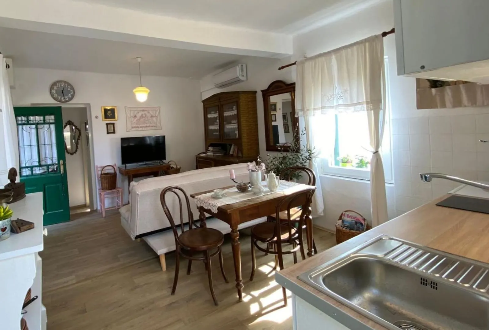 Dida Roko, Rustikalni Apartman S Terasom Kaštela Appartement