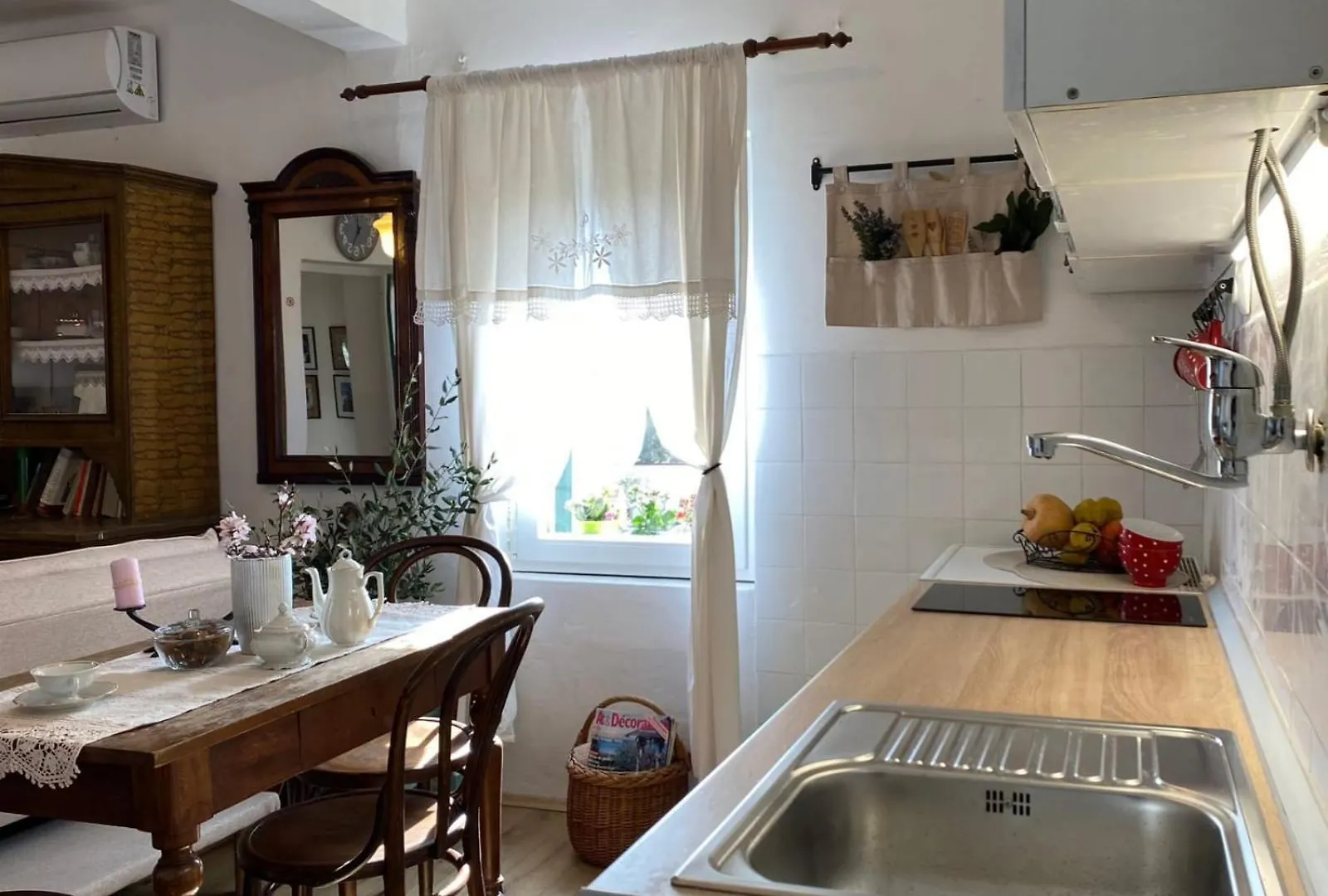 Dida Roko, Rustikalni Apartman S Terasom Kaštela