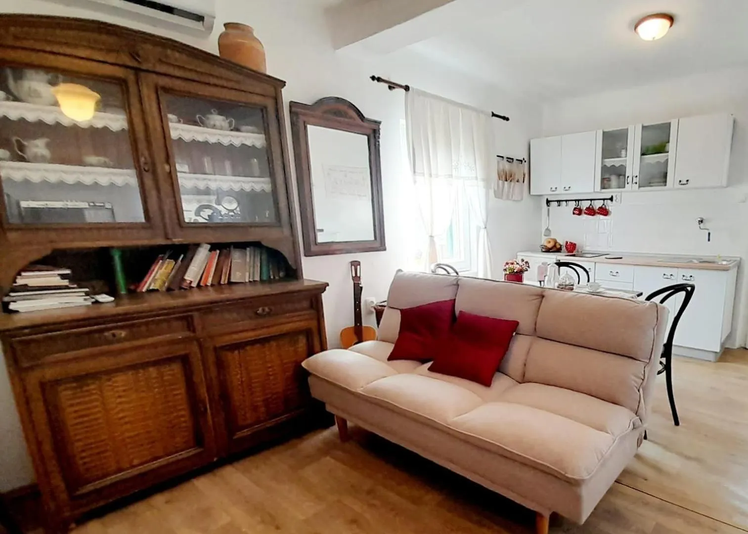 Dida Roko, Rustikalni Apartman S Terasom Kaštela